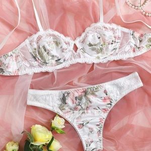Floral pink lingerie set